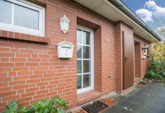 In Ne  mersiel gelegen, bietet das Ferienhaus Clara alles, was Sie f  r einen erholsamen Urlaub ben  tigen allows 18 year olds to book a room