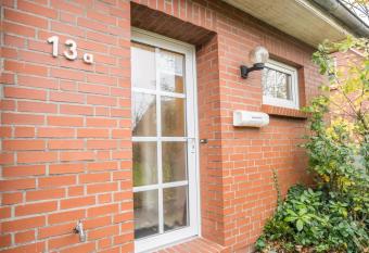 Das Haus Konstantin hei  t Sie und Ihre(n) Vierbeiner herzlich willkommen. allows 18 year olds to book a room