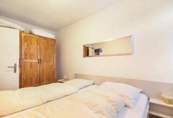 Ferienhaus  M  wenweg  in Meeresn  he mit Garten und WLAN allows 18 year olds to book a room