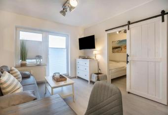 Apartement mit Balkon und WLAN allows 18 year olds to book a room