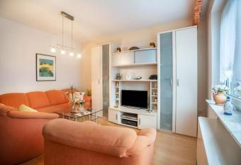 Die Ferienwohnung Niedl App Helene 1 befindet sich in Ne  mersiel und bietet alles, was Sie f  r einen erholsamen Urlaub brauchen. allows 18 year olds to book a room