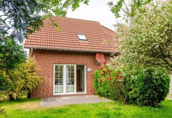 Ebenerdige Wohnung im Herzen von Ne  mersiel allows 18 year olds to book a room