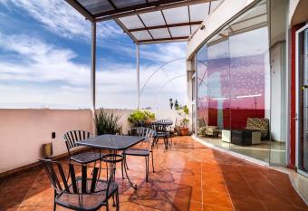 Hotel HC allows 18 year olds to book a room