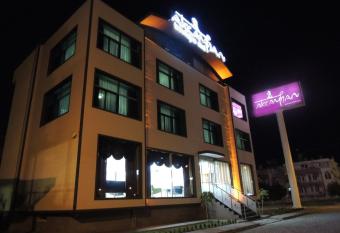 Akcayhan Hotel allows 18 year olds to book a room