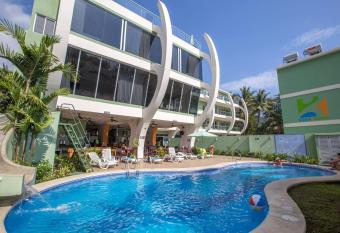 Room2Board Hostel and Surf School has Balcony rooms