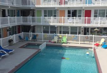 Lollipop Motel has Balcony rooms