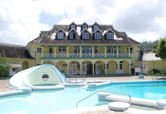 Ocho Rios Sandcastles Resort on the beach 1 bedroom Apartment on the Beach allows 18 year olds to book a room