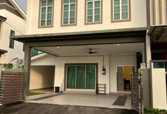 Maxwell Merpati Taiping Homestay has Balcony rooms