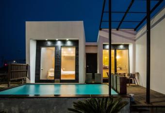 Aqua Beautique Poolvilla allows 18 year olds to book a room