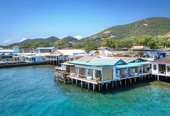 De Ocean Land                                                                            Maldives has Balcony rooms