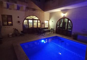 Art home - guest rooms allows 18 year olds to book a room