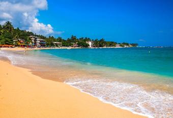 Happy Night Holiday Inn has Balcony rooms