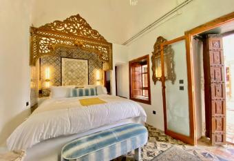 Suite Noor B&B Pool SidiBouSaid allows 18 year olds to book a room