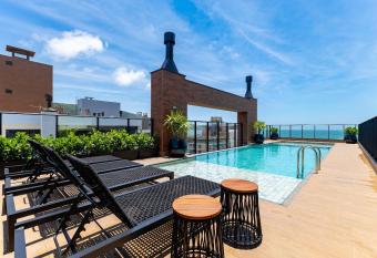 Luxuoso Loft em Condom  nio com Piscina a 150m do Mar allows 18 year olds to book a room