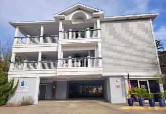 Beaufort Harbour Suites and Lodges allows 18 year olds to book a room
