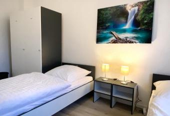 Meribu E1 Wohnung f  r Monteure und Arbeiter allows 18 year olds to book a room