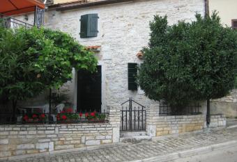 Apartment Roby has Balcony rooms