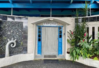 Tapunui Spacious Retreat with Superfast Internet has Balcony rooms