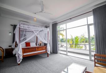 Moon River Villa has Balcony rooms
