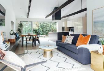 Encinitas Beach house has Balcony rooms