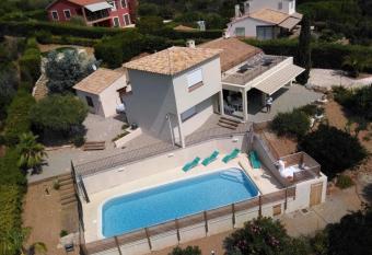 Villa vue mer proche du centre has Balcony rooms