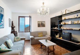 casa di nonno Pietro has Balcony rooms