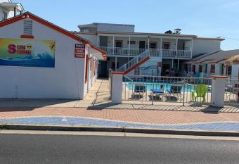 Sun Shine has Balcony rooms