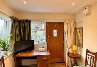 Fab Studio Room in Botley Oxford allows 18 year olds to book a room