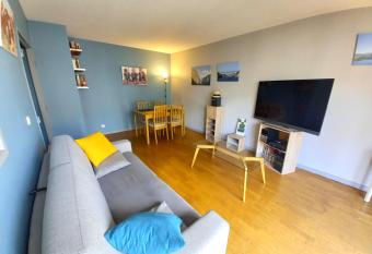 Appartement 4p    10  de Paris allows 18 year olds to book a room