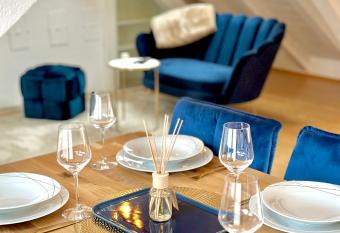 Zentrale Wohnung mit Dachterasse has Balcony rooms