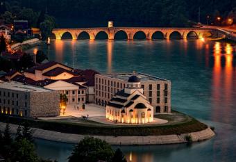 Turisti  ki centar Andri  grad has Smoking rooms