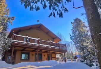 Tremblant-Mont-Blanc SPA,Nature,Intimit   has rooms with a private hot tub
