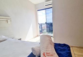 Hotel Supreme - Pist  o Sul - Pr  ximo ao Taguatinga Shopping allows 18 year olds to book a room