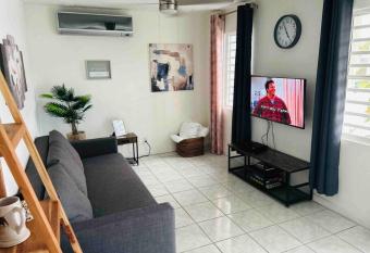 Studio21-B Centric Comfort House has Balcony rooms