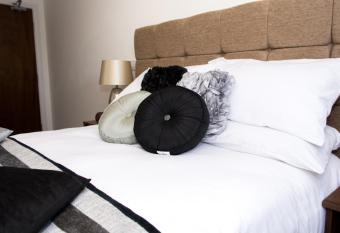 Trivelles Mayfair,stockport allows 18 year olds to book a room