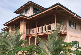 Coconut Palms Vacation Rental near lava fields and beaches has Balcony rooms