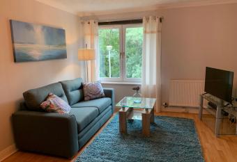 Modern One Bedroom Apartment allows 18 year olds to book a room