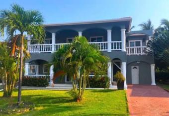 Spotless 2 BR Condo Unit/Pool,Ocean, Beach Nearby has Balcony rooms