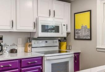 Bright beauty with private creek allows 18 year olds to book a room