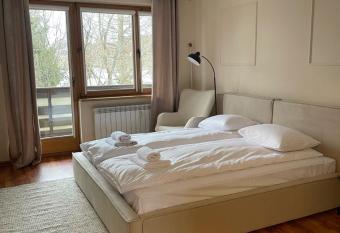   ukasz  wki przy Krup  wkach allows 18 year olds to book a room