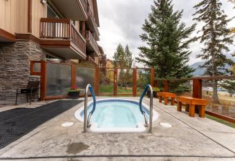 Fenwick Vacation Rentals - Splendid 1 Bdrm Mountain Condo!Hot tub!Park Pass! has Balcony rooms