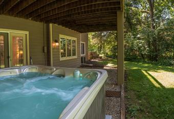 The Lodge, 'North Woods' style, boutique Galena Getaway! has Balcony rooms