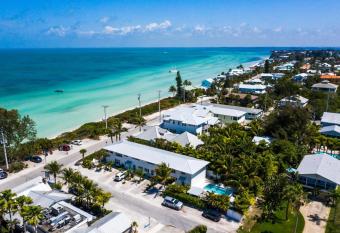 Bay Breezes at Bayside Bungalow has Balcony rooms