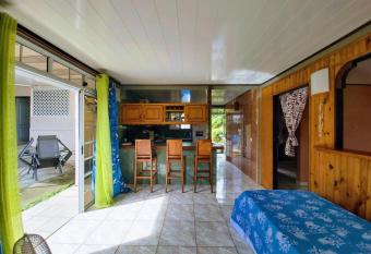 Studio Poe 1 Room Fare Tepua Lodge has Balcony rooms