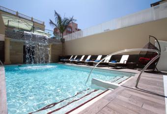 Moon Dreams Torremolinos has Balcony rooms