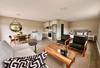 Mountain Pearl Cottage allows 18 year olds to book a room