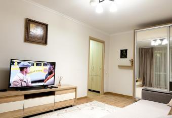 Top Central Apartment has Balcony rooms