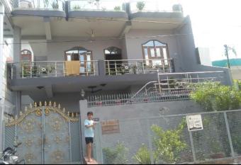 Maa pitambara boys pg shyam nagar kanpur allows 18 year olds to book a room