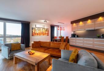 Spacious penthouse apartment with a good view in downtown allows 18 year olds to book a room