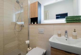 Jade&Jabo - Moderne m  blierte Serviced Apartments - D  sseldorf-Neuss allows 18 year olds to book a room